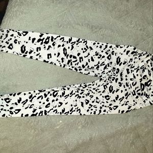 ECHT scrunch butt leggings (Large)